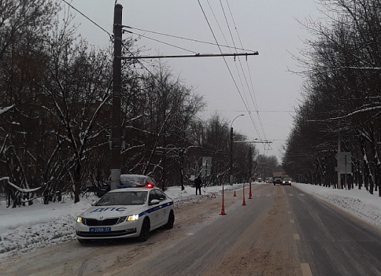 В Иванове водитель «Ауди» сбил пешехода и врезался в столб